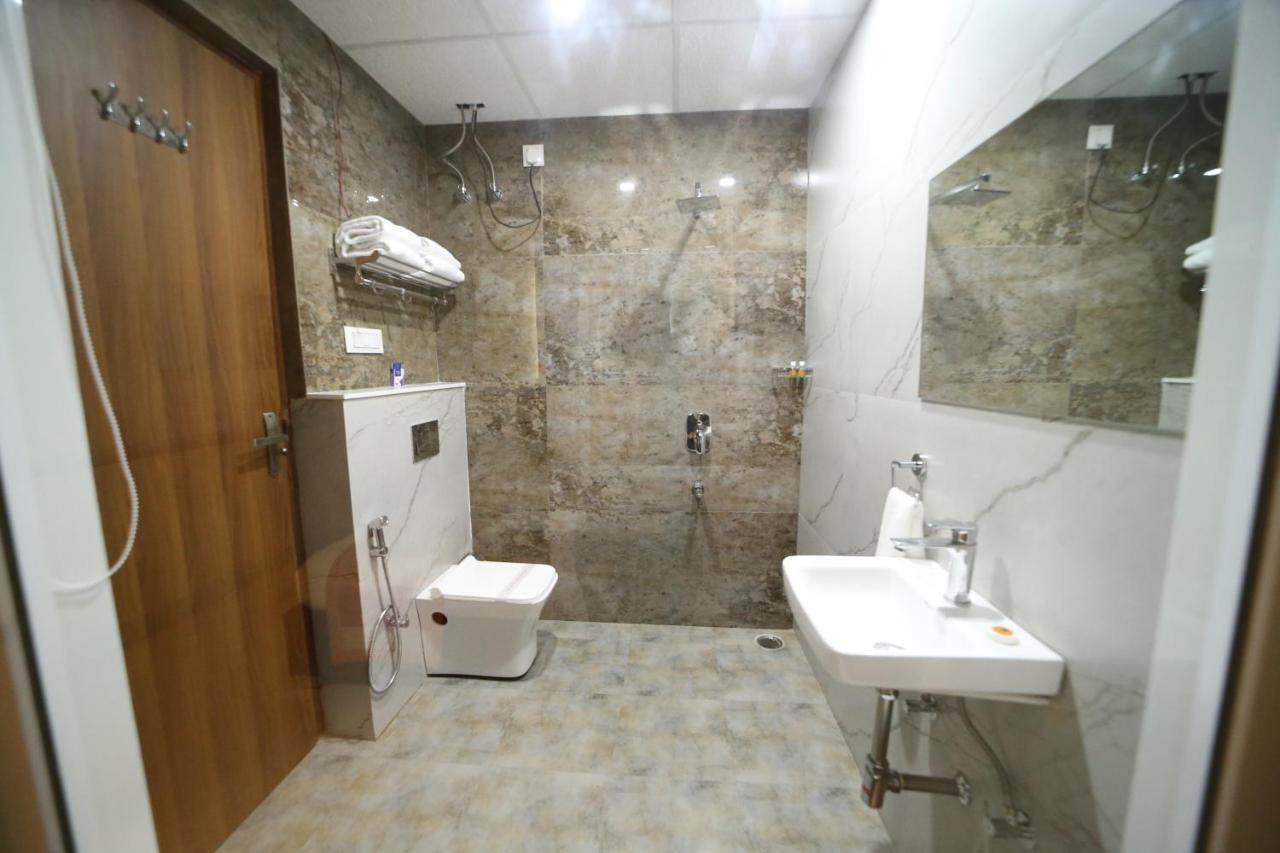 Hotel Myriad Inn ジャイプール エクステリア 写真